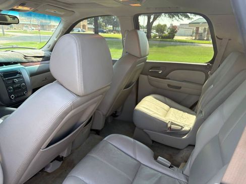 Used 2008 GMC Yukon SLT w/ SLT Preferred Equipment Group RWD image 8