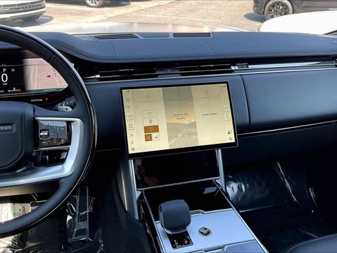 New 2026 Land Rover Range Rover Long Wheelbase SE image 9