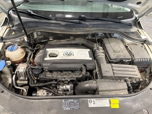Used 2010 Volkswagen CC Sport FWD image 19