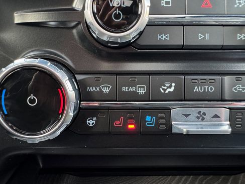 Used 2025 Ford F450 Platinum w/ FX4 Off-Road Package image 47