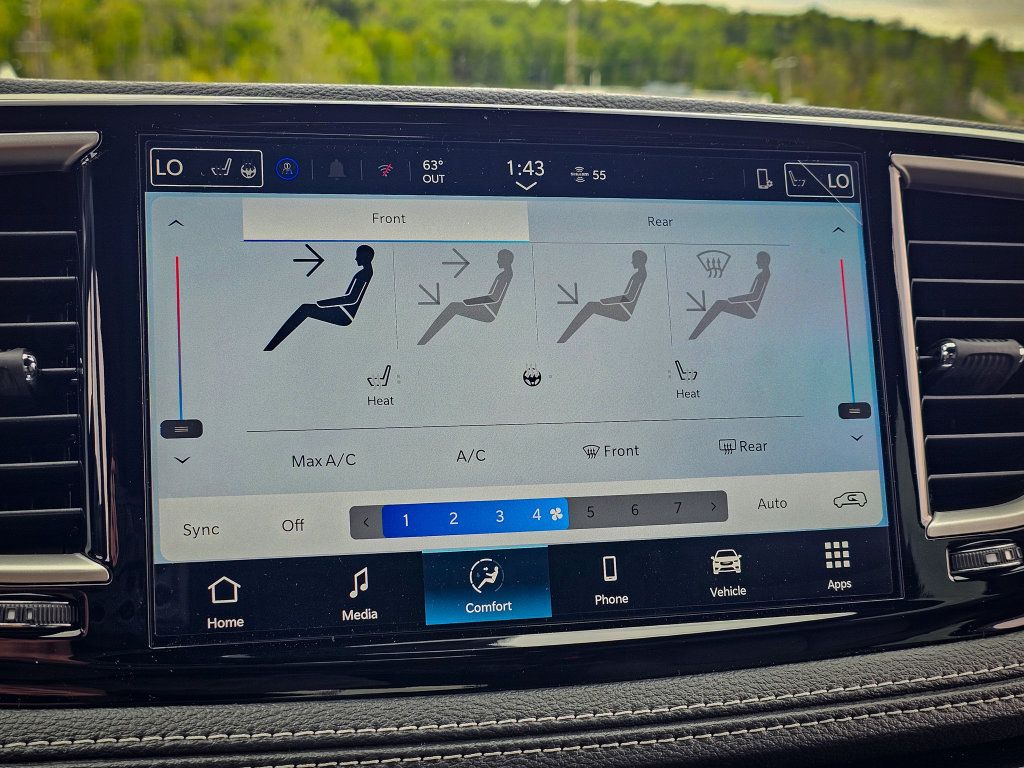 New 2027 Chrysler Pacifica Select AWD/4WD image 24