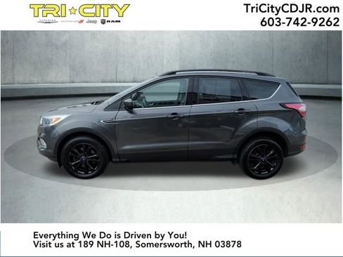 Used 2018 Ford Escape SE image 2