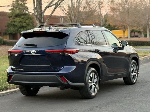 Used 2021 Toyota Highlander XLE FWD image 8