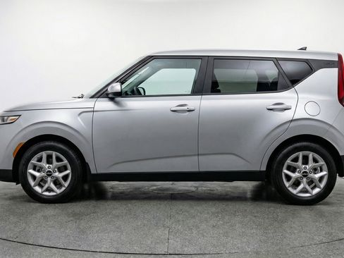 Used 2025 Kia Soul LX w/ LX Technology Package FWD image 5