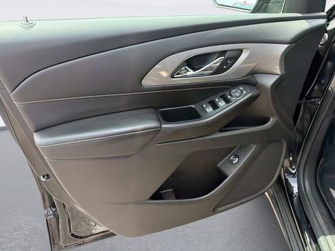 Used 2021 Chevrolet Traverse LT FWD image 20