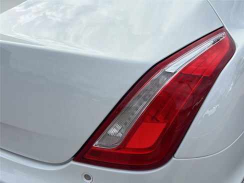 Used 2018 Jaguar XJ L Portfolio AWD/4WD image 14