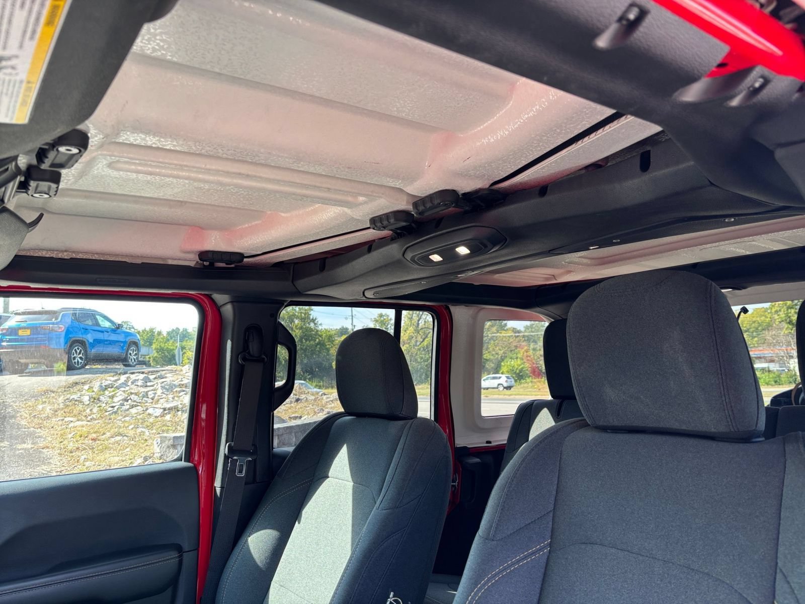 Used 2025 Jeep Wrangler Unlimited Sahara AWD/4WD image 27