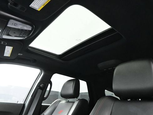 Used 2025 Dodge Durango GT AWD/4WD image 33