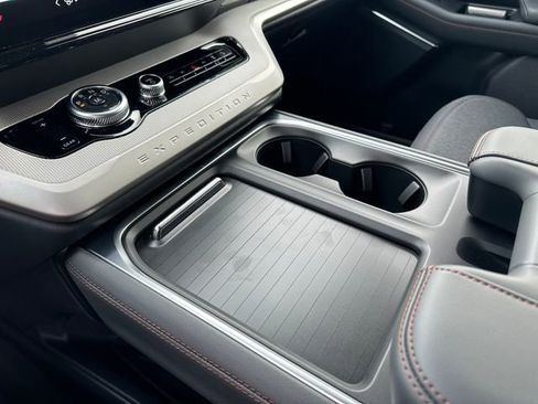 New 2025 Ford Expedition Active image 16