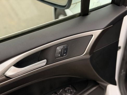 Used 2018 Ford Fusion SE w/ Equipment Group 602A FWD image 13