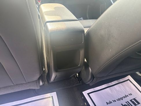 Used 2025 Chevrolet Trax RS FWD image 38