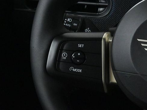 Used 2025 MINI Cooper 2-Door Hardtop image 20