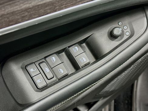 Used 2023 Jeep Grand Cherokee L Limited AWD/4WD image 15