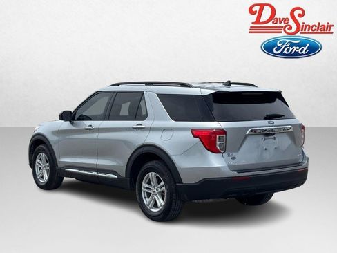 Used 2023 Ford Explorer XLT AWD/4WD image 9