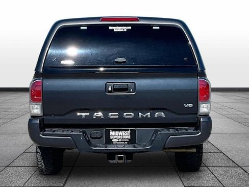 Used 2021 Toyota Tacoma TRD Sport w/ TRD Premium Sport Package AWD/4WD image 4