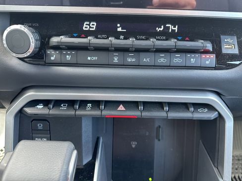 Used 2025 Toyota Tundra Platinum AWD/4WD image 24