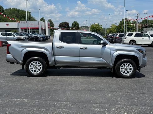 Certified 2024 Toyota Tacoma SR5 AWD/4WD image 7