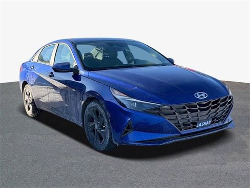 Used 2022 Hyundai Elantra SEL w/ Convenience Package image 2
