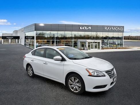 Used 2015 Nissan Sentra SL w/ SL Premium Package FWD image 10