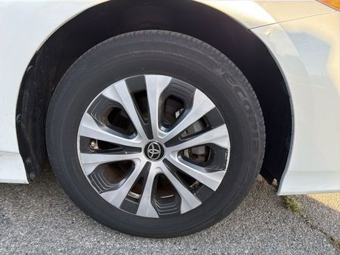 Used 2021 Toyota Prius Prime XLE image 23