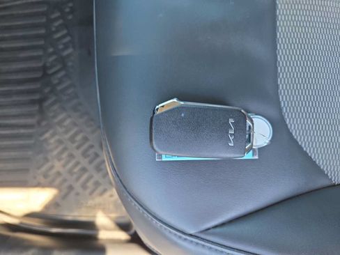 Used 2023 Kia Niro EX FWD image 28