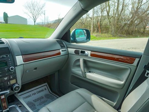 Used 2005 Volkswagen Touareg V6 AWD/4WD image 19