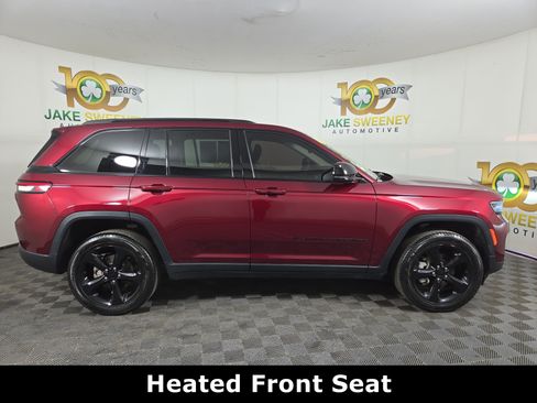 Used 2023 Jeep Grand Cherokee Limited w/ Black Appearance Package AWD/4WD image 11