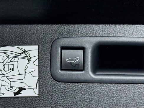 Used 2023 Toyota Highlander Limited image 45