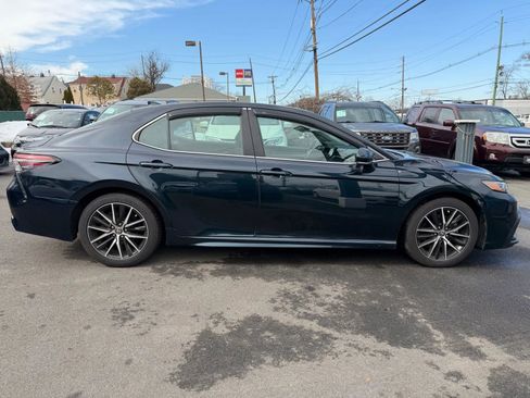 Used 2021 Toyota Camry SE w/ Cold Weather Package image 10