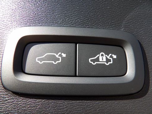 New 2026 Volvo XC40 B5 Core w/ Climate Package image 26