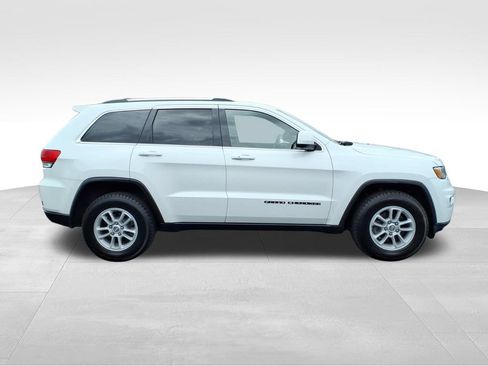 Used 2018 Jeep Grand Cherokee Laredo AWD/4WD image 26