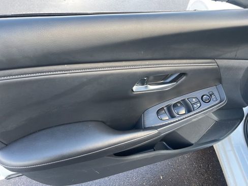 Certified 2024 Nissan Sentra SV image 7