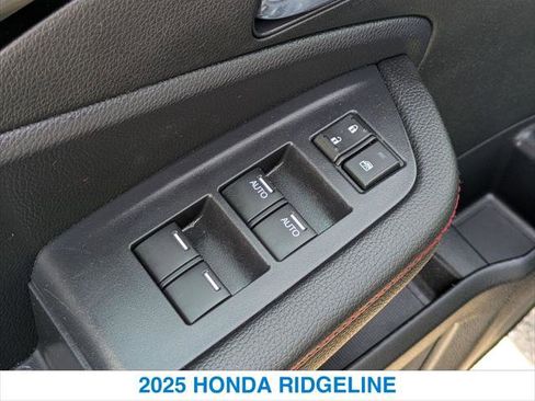 Certified 2025 Honda Ridgeline Black Edition image 13