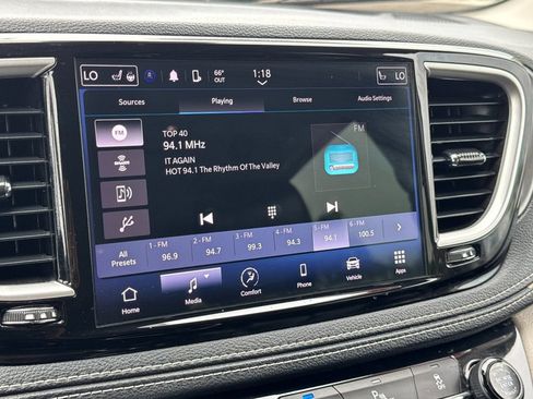 Used 2023 Chrysler Pacifica Touring-L FWD image 20