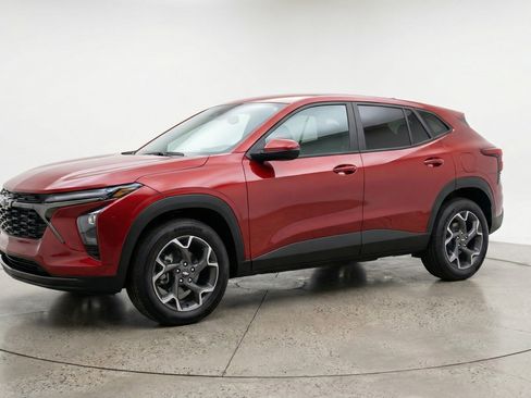 Used 2025 Chevrolet Trax LT image 3