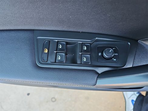 Used 2024 Volkswagen Tiguan S image 25