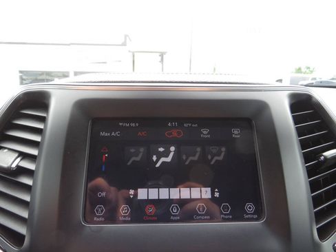 Used 2020 Jeep Cherokee Latitude Plus FWD image 17