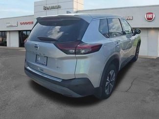 Used 2021 Nissan Rogue SV FWD video 3