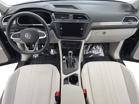 Used 2022 Volkswagen Tiguan SE FWD image 9