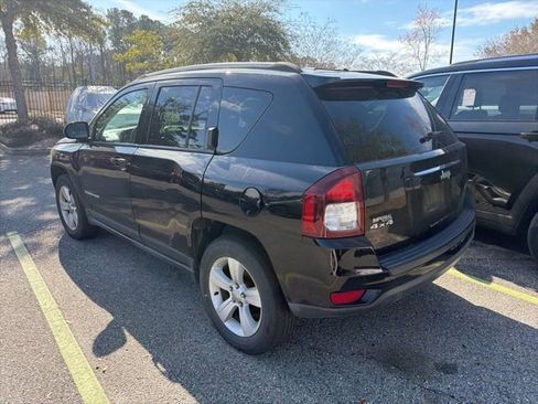Used 2017 Jeep Compass Latitude image 31