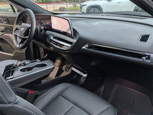 Used 2025 Cadillac Lyriq Sport image 30