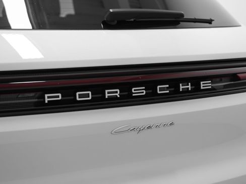 Certified 2026 Porsche Cayenne AWD/4WD image 17