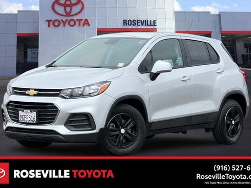 Used 2022 Chevrolet Trax LS w/ Tint and Cruise Package FWD image 1