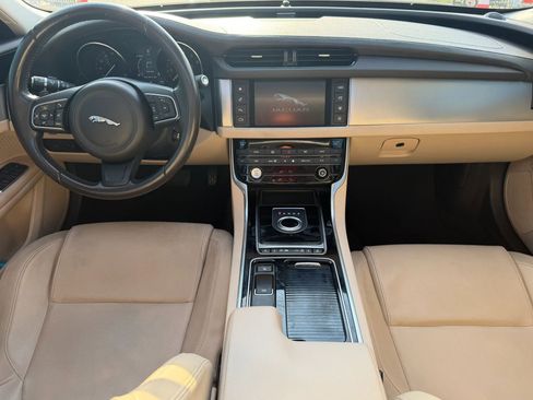 Used 2016 Jaguar XF Premium RWD image 7