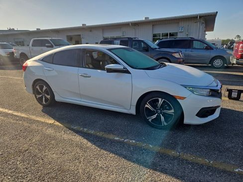 Used 2016 Honda Civic Touring image 3