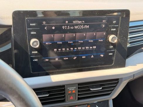 Used 2025 Volkswagen Jetta SE FWD image 28