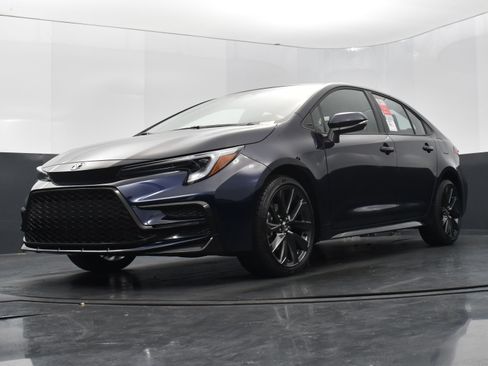 Used 2025 Toyota Corolla SE image 36