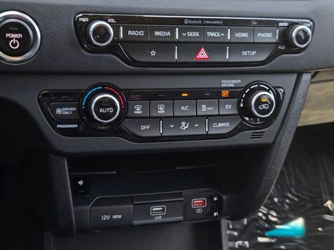 Used 2019 Kia Niro EX FWD image 18
