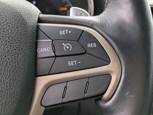 Used 2016 Jeep Grand Cherokee Laredo 75th Anniversary image 24