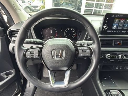 Used 2025 Honda Pilot Touring image 24